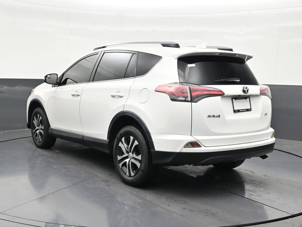 Used 2018 Toyota RAV4 LE FWD image 3