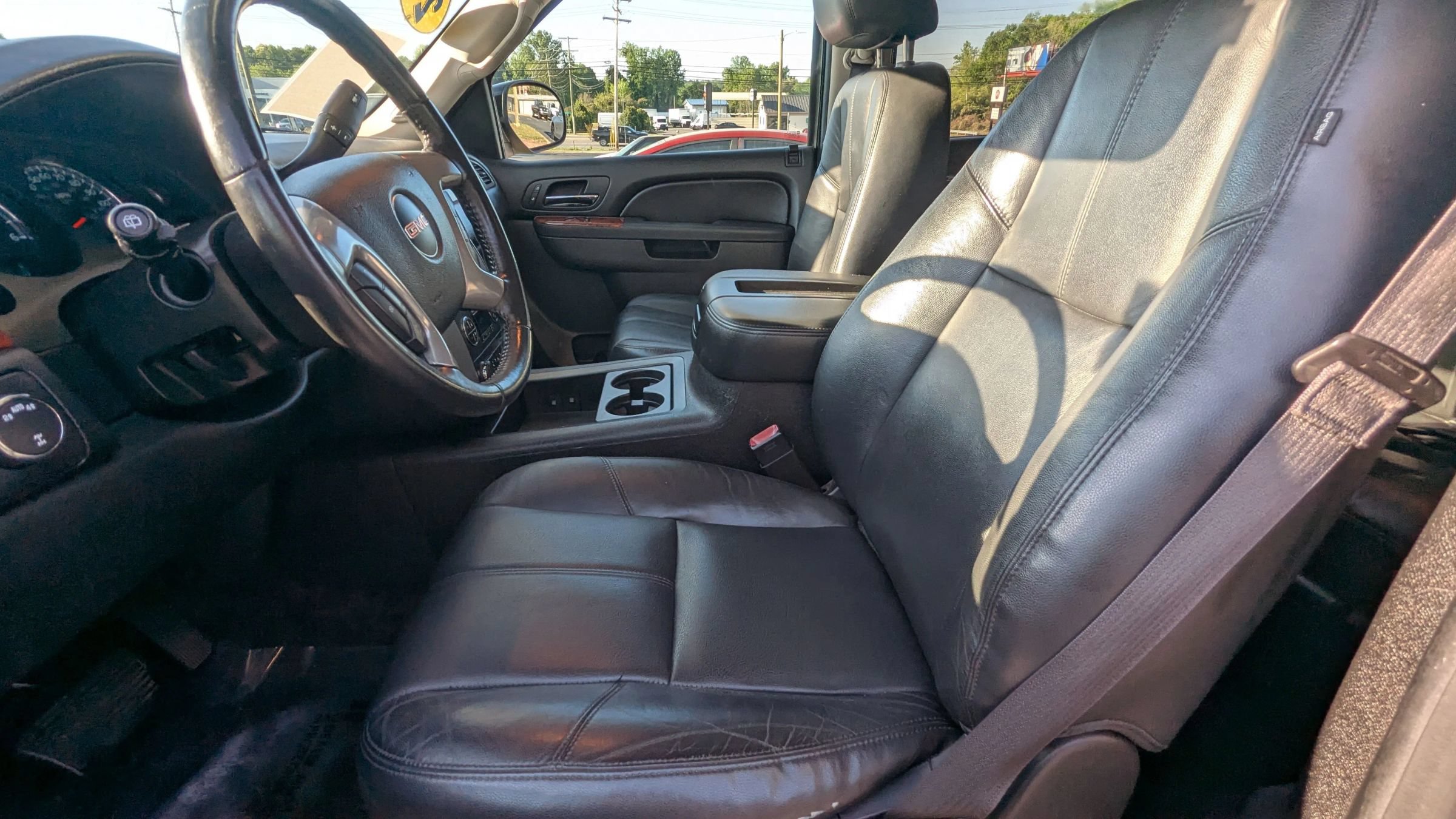 Used 2014 GMC Yukon SLT AWD/4WD image 18