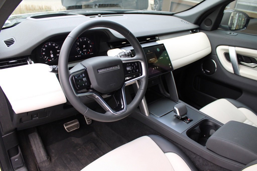 Certified 2024 Land Rover Discovery Sport Dynamic SE image 4