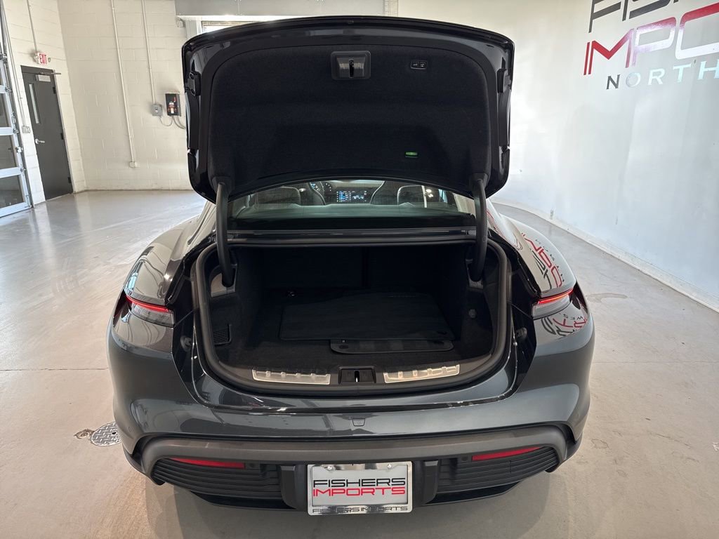 Used 2024 Porsche Taycan 4S w/ Premium Package image 35