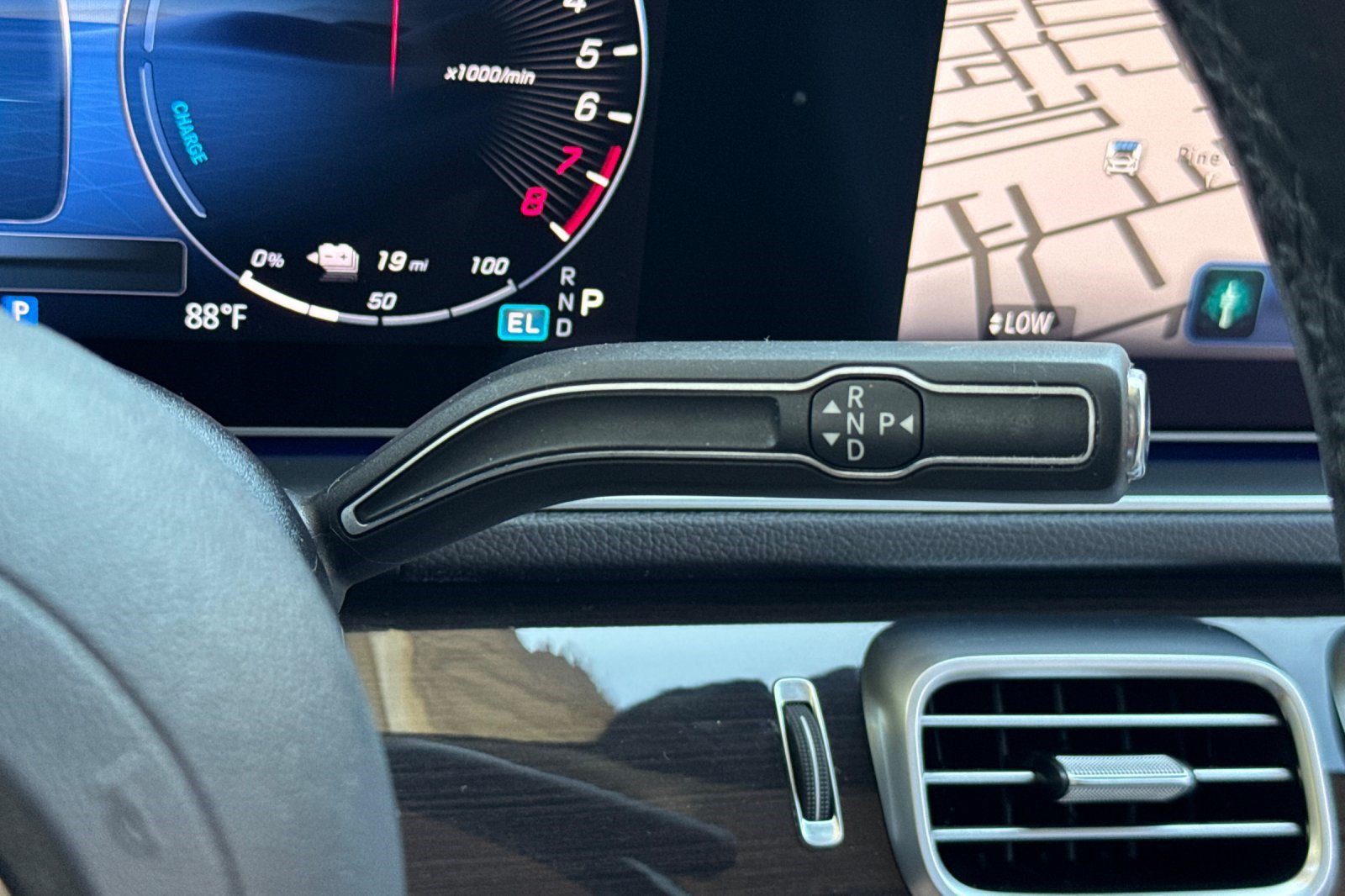 Certified 2024 Mercedes-Benz GLE 450e 4MATIC image 18