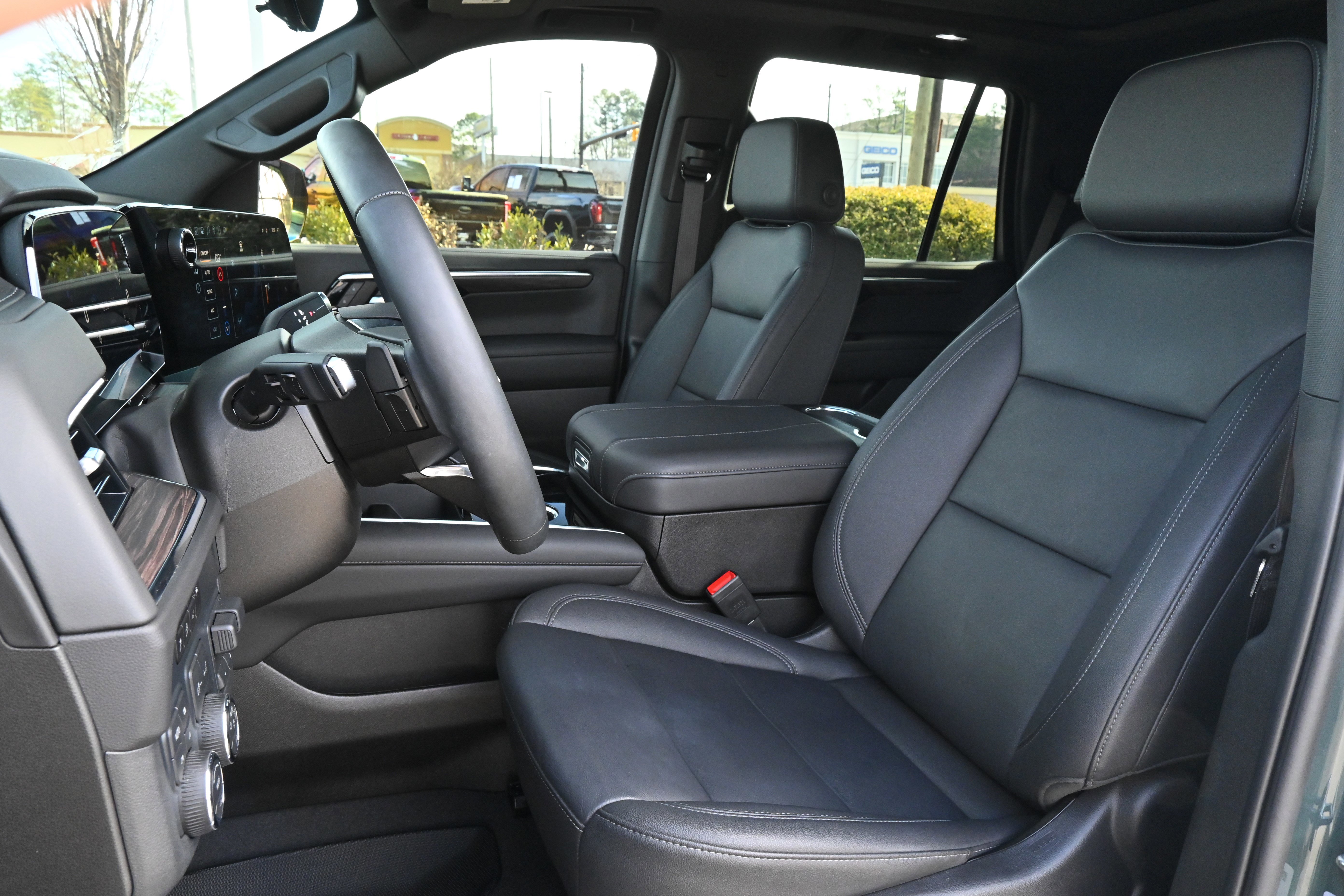 Used 2025 Chevrolet Tahoe Z71 w/ Z71 Off-Road Package image 7