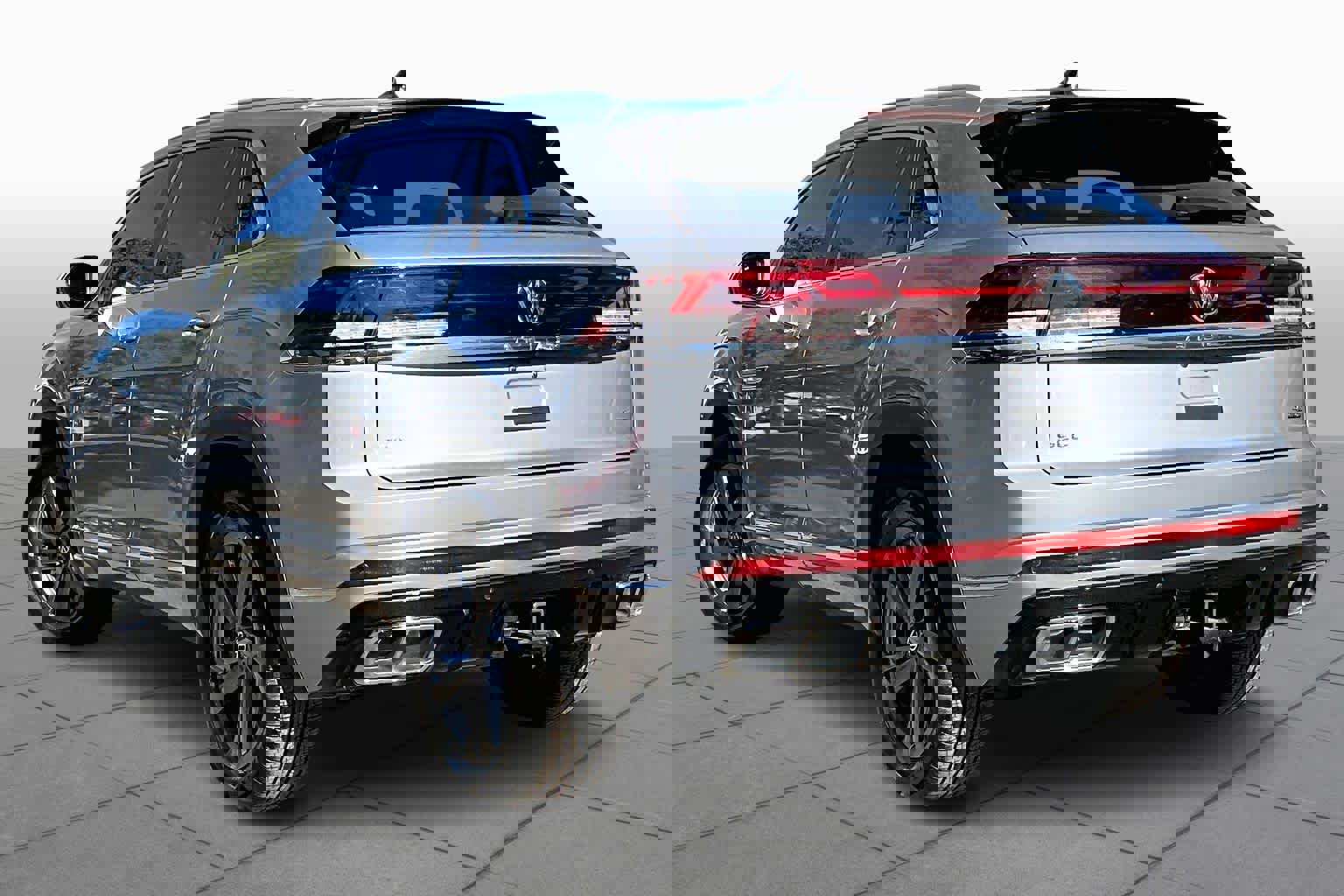 Used 2024 Volkswagen Atlas Cross Sport SEL R-Line image 11