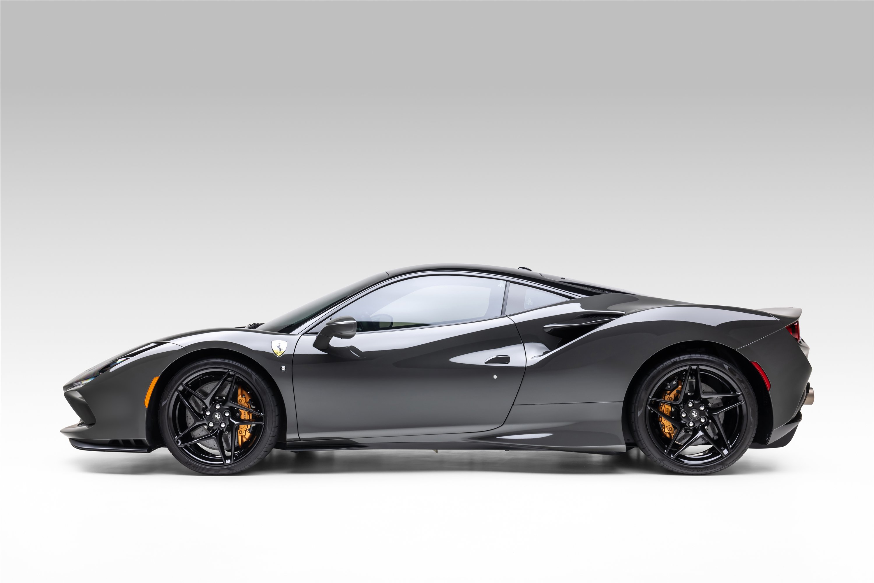 Certified 2022 Ferrari F8 Tributo RWD image 4
