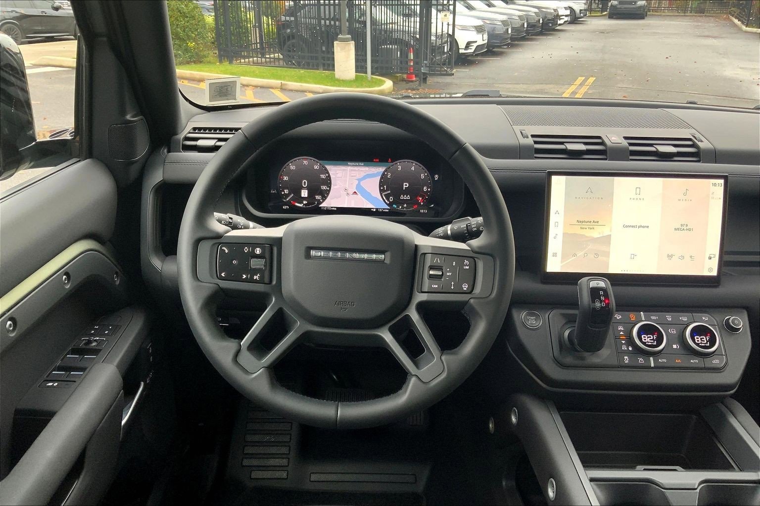 Used 2025 Land Rover Defender 110 X-Dynamic SE image 5