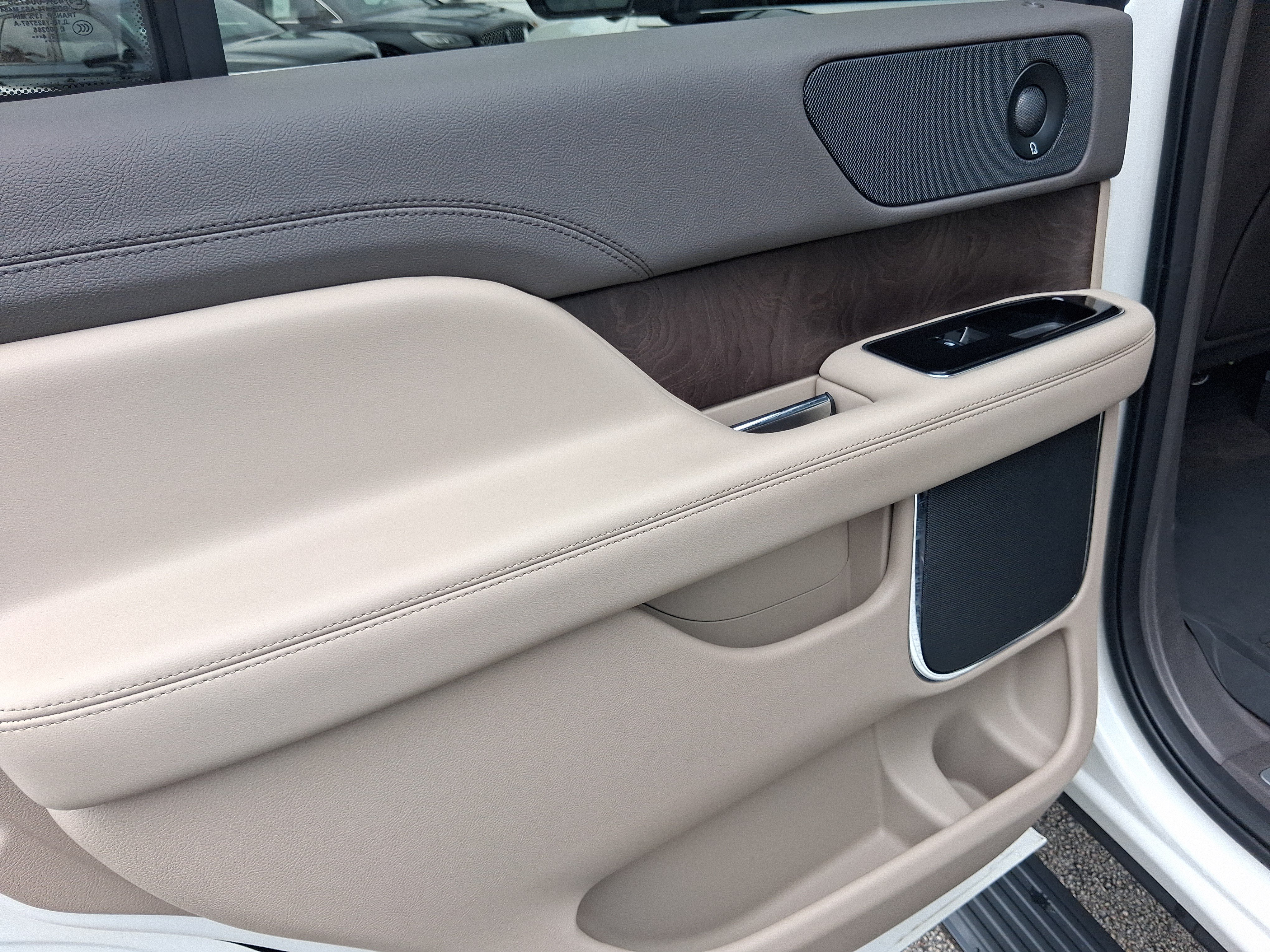 Certified 2024 Lincoln Navigator Premiere AWD/4WD image 9