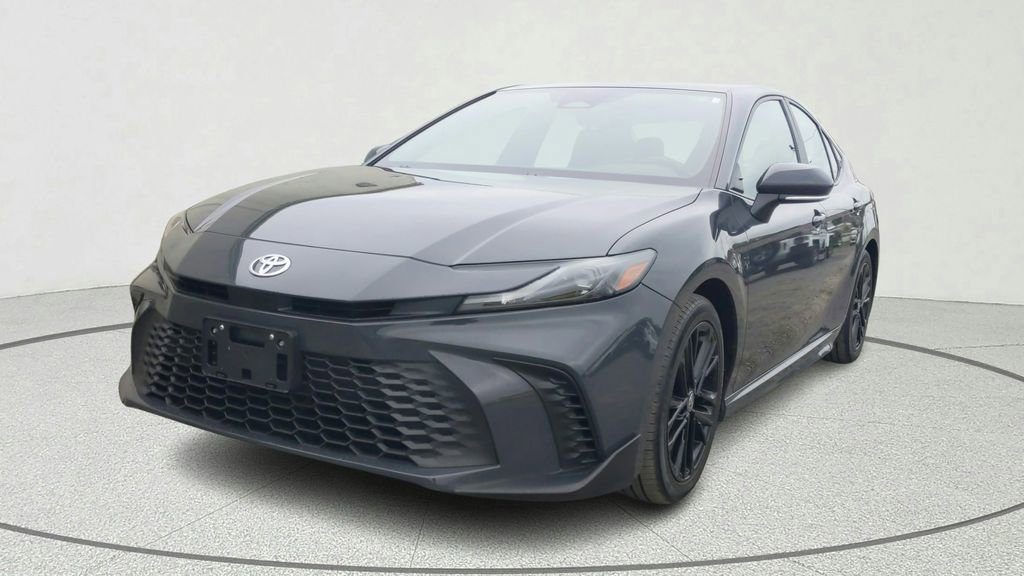 Used 2025 Toyota Camry SE FWD image 3