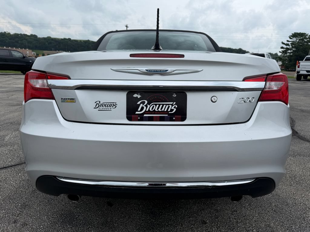 Used 2011 Chrysler 200 Touring FWD image 6
