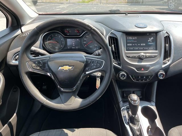 Used 2017 Chevrolet Cruze LT FWD image 10