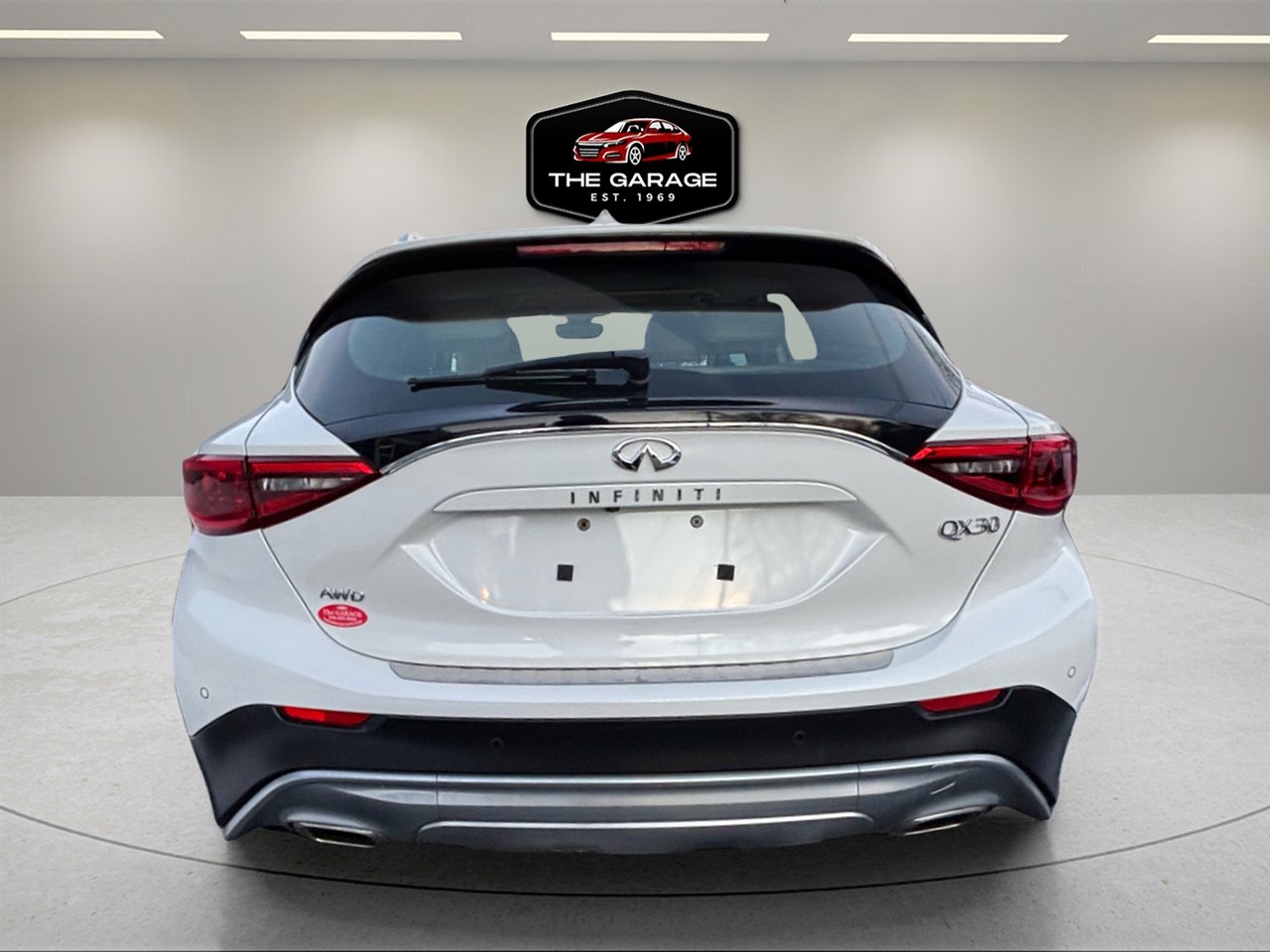 Used 2018 INFINITI QX30 Premium w/ Navigation Package image 4