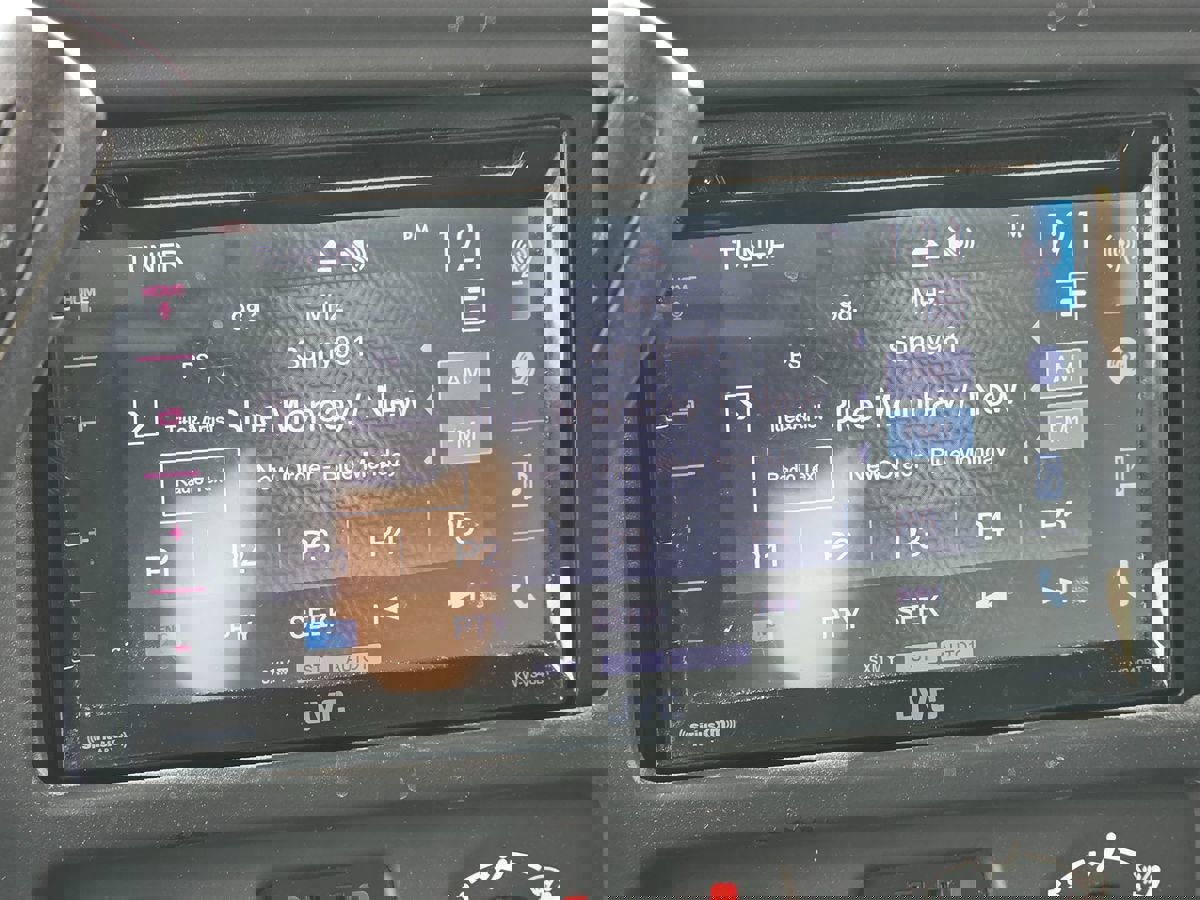 Used 2004 Chevrolet Avalanche Z66 w/ Preferred Equipment Group image 15