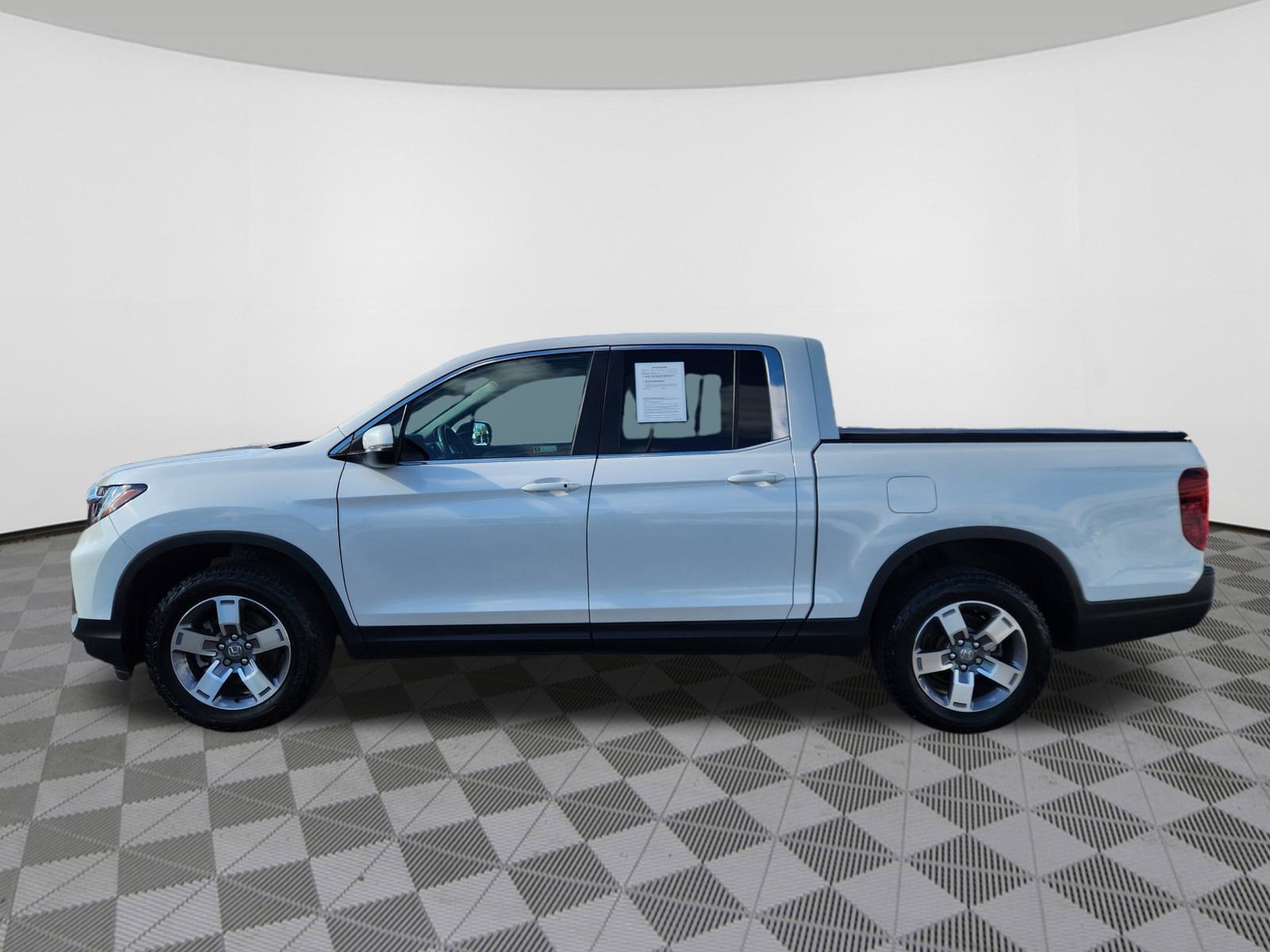 Certified 2024 Honda Ridgeline RTL image 5