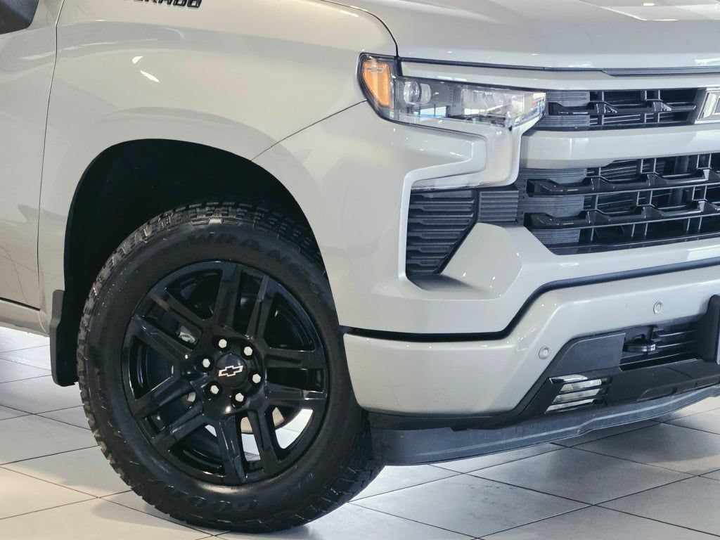 Used 2025 Chevrolet Silverado 1500 RST w/ Dark Appearance Package AWD/4WD image 2