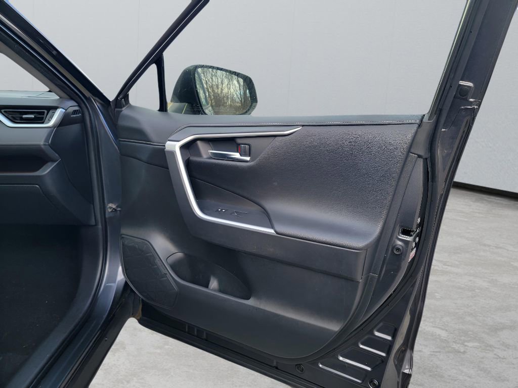 Used 2020 Toyota RAV4 Limited image 29