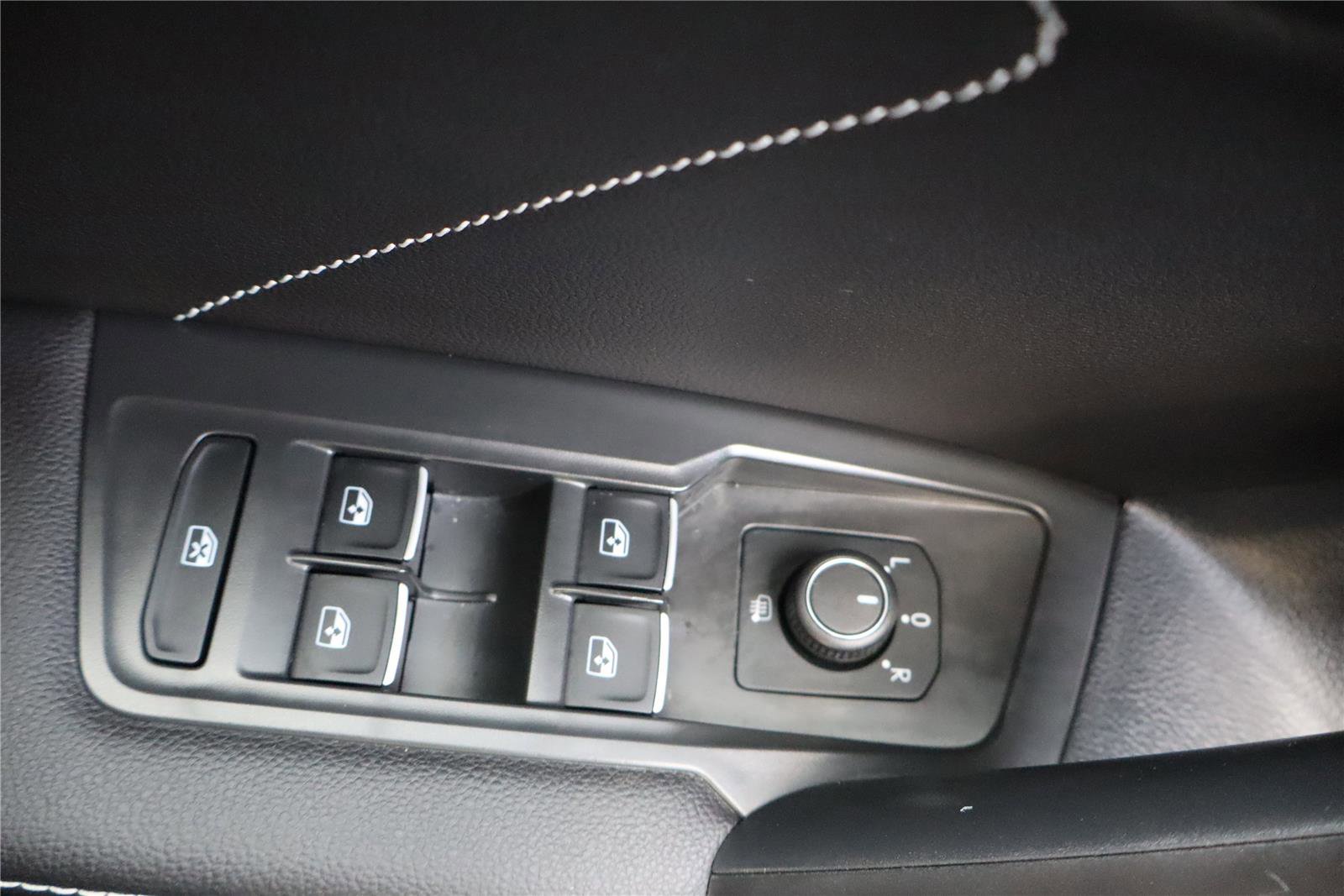 Certified 2023 Volkswagen Tiguan SE FWD image 14