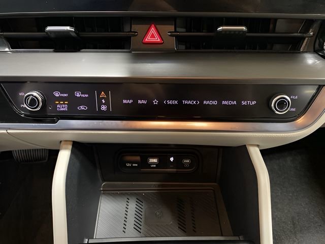 Used 2023 Kia Sportage EX AWD/4WD image 19