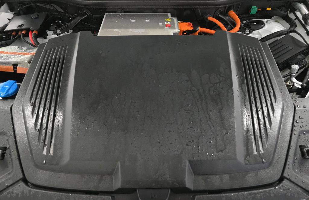 Used 2024 Audi Q8 e-tron Premium Plus image 14