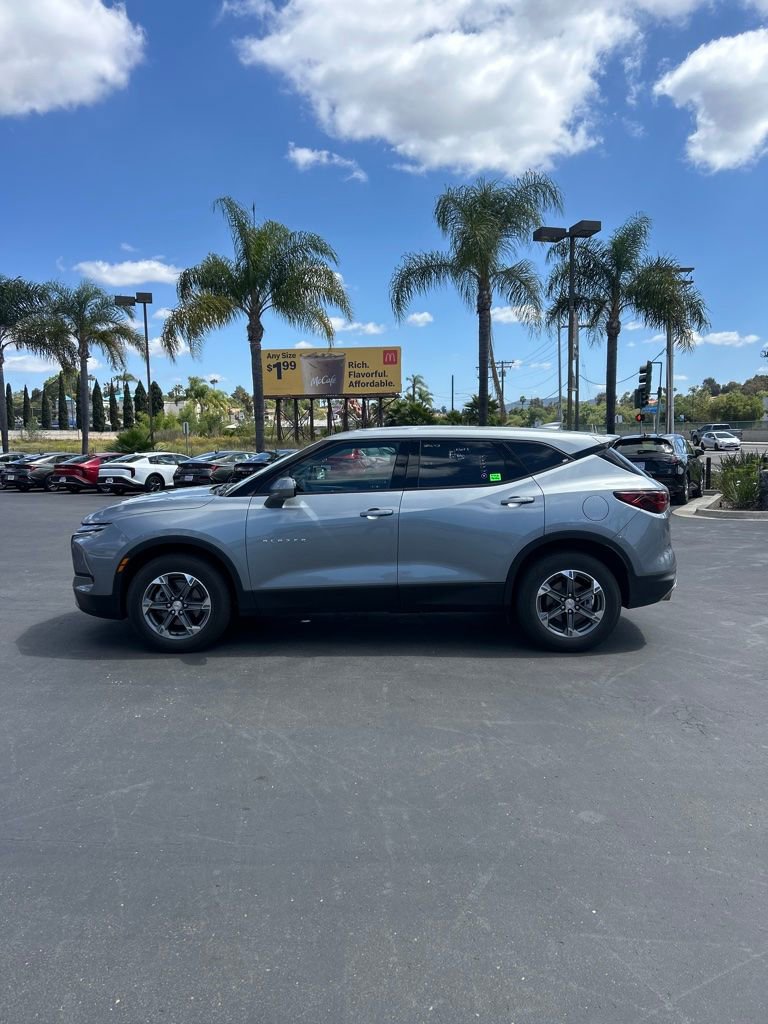 Used 2025 Chevrolet Blazer LT image 4