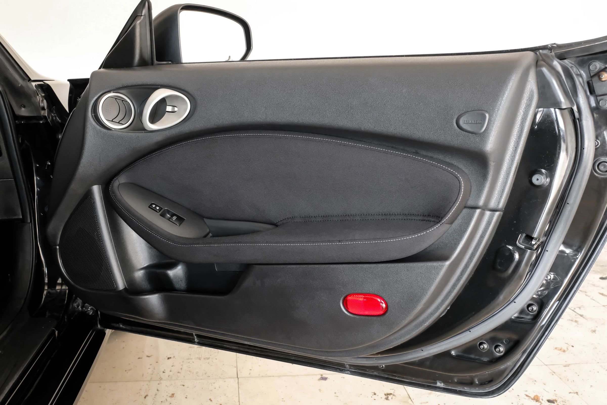 Used 2014 Nissan 370Z Roadster image 34