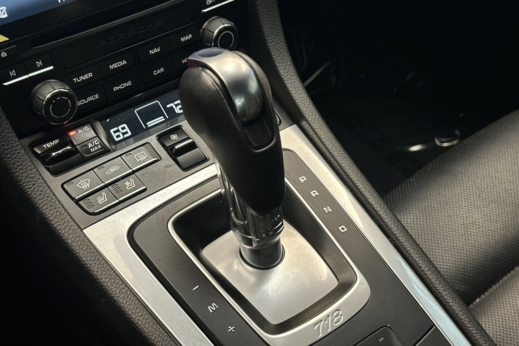 Used 2022 Porsche 718 Cayman RWD image 18