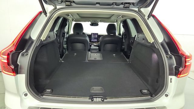 New 2026 Volvo XC60 B5 Plus w/ Protection Package Premier AWD/4WD image 42