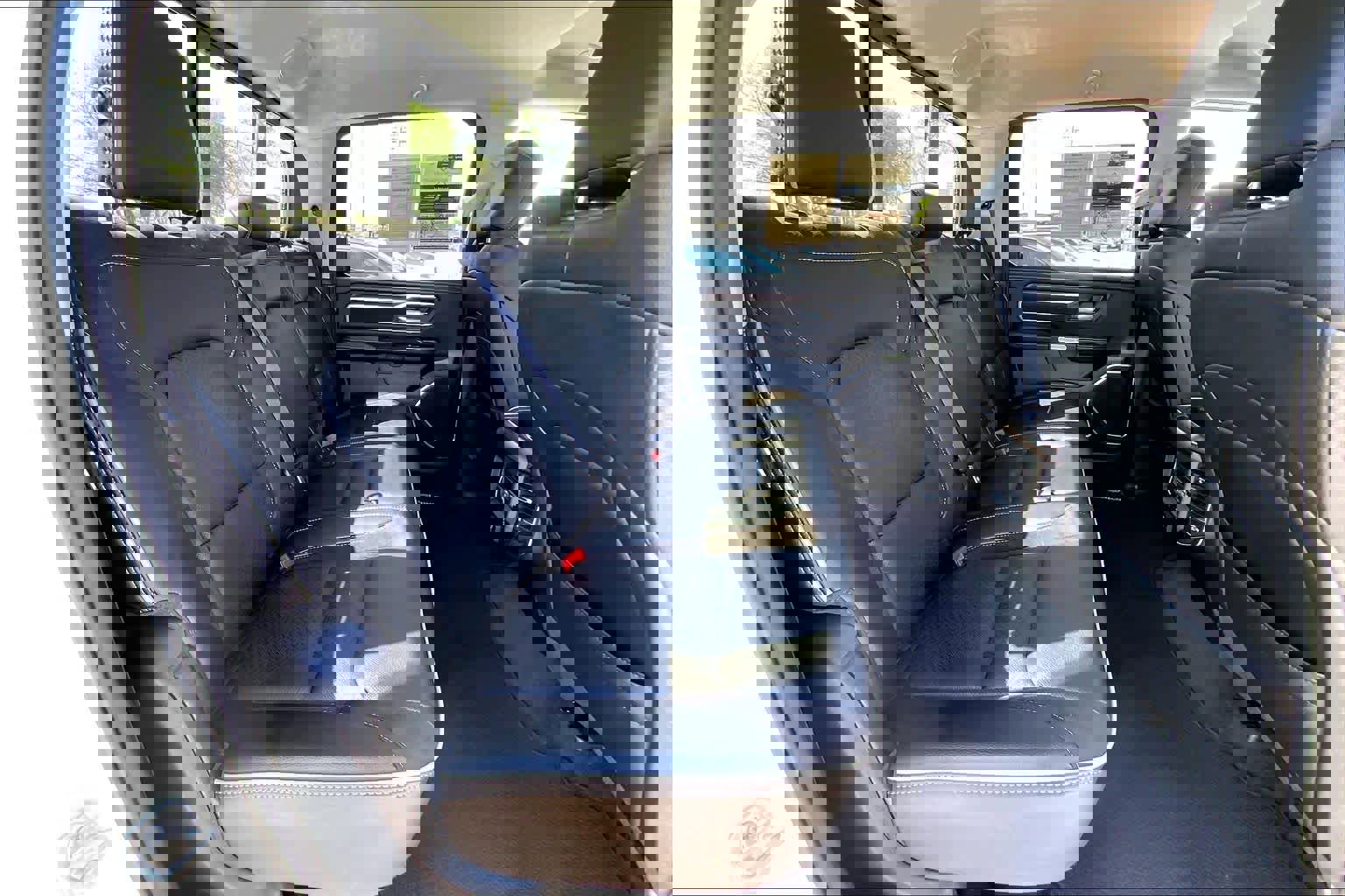 Used 2022 RAM 1500 Laramie AWD/4WD image 18