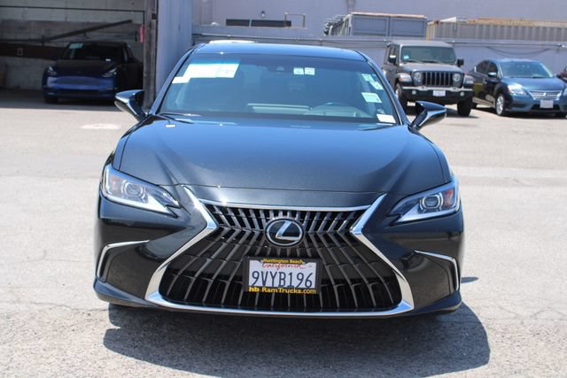 Used 2025 Lexus ES 300h w/ Premium Package FWD image 2