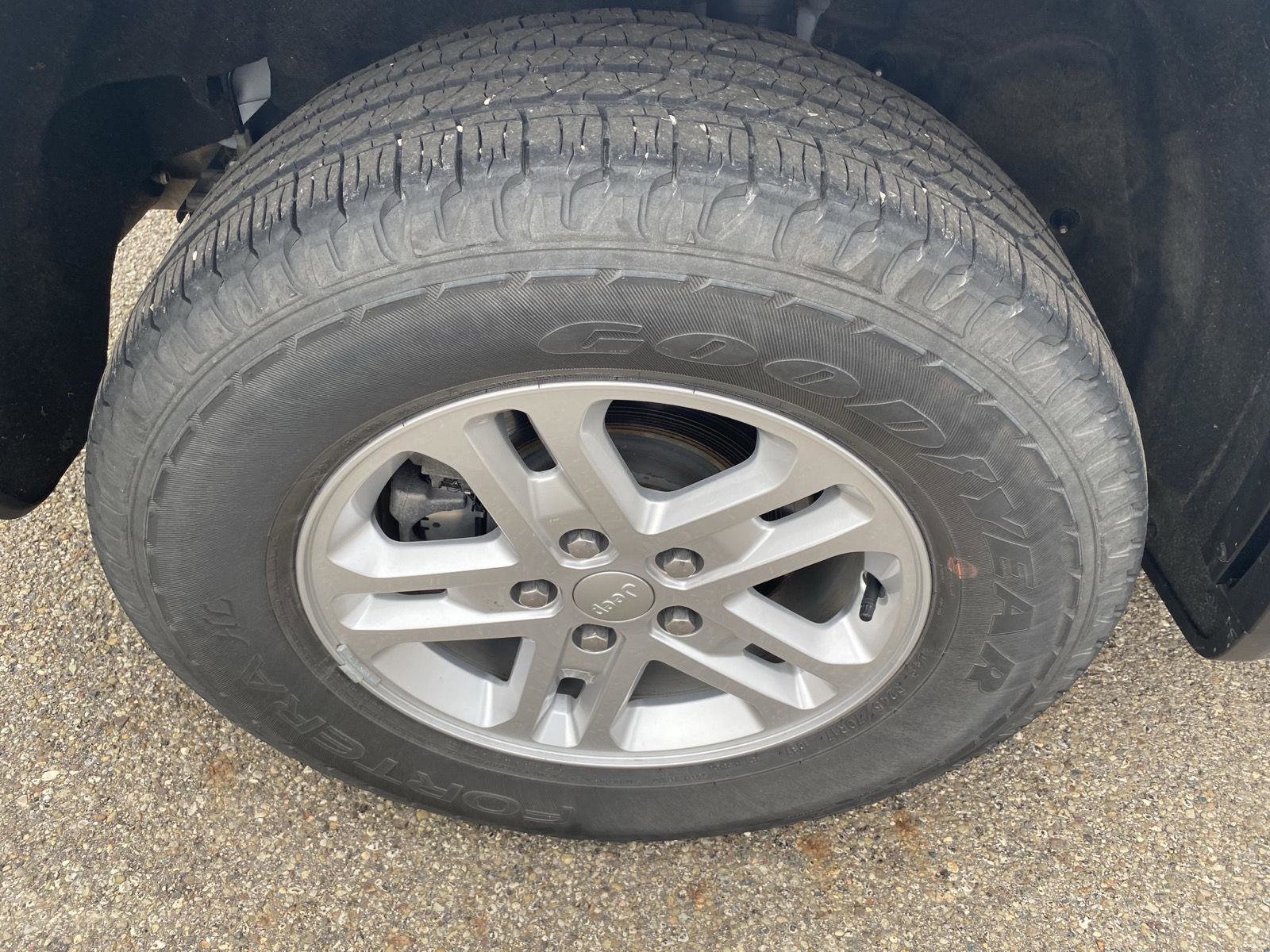 Used 2022 Jeep Grand Cherokee Laredo w/ Luxury Tech Group I image 15