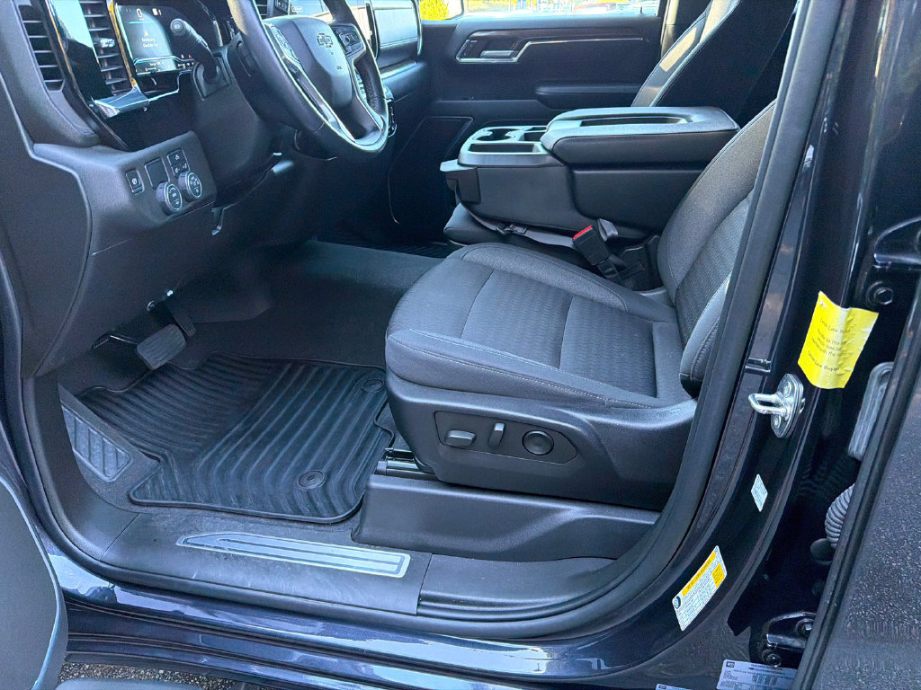 Used 2023 Chevrolet Silverado 1500 RST w/ LPO, Dark Essentials Package RWD image 9