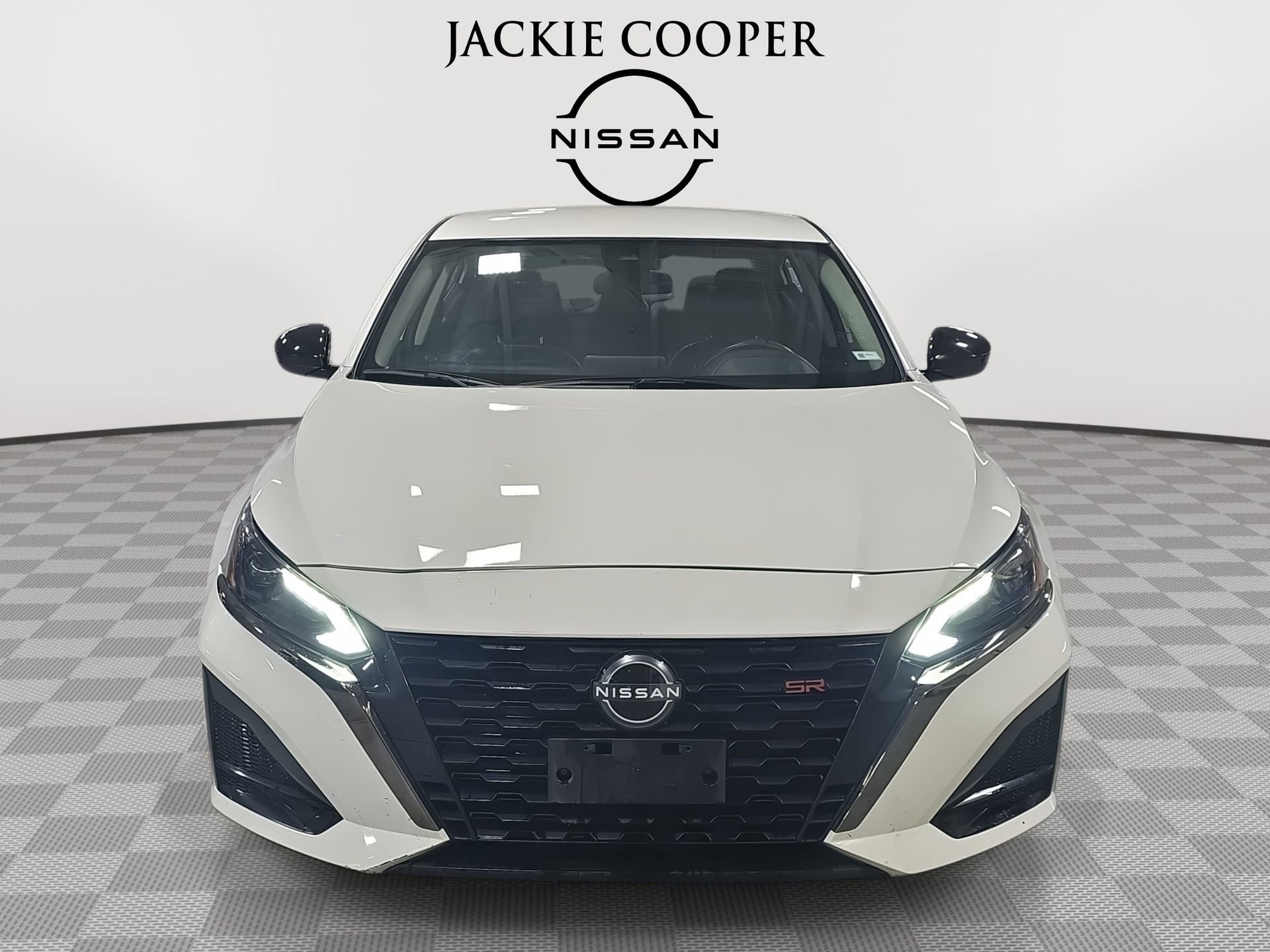 Used 2024 Nissan Altima 2.5 SR image 2