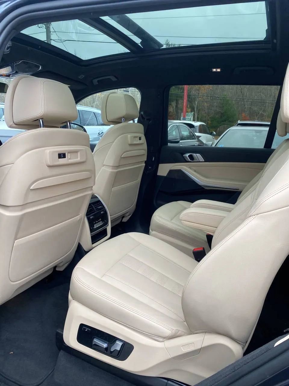 Used 2022 BMW X7 xDrive40i w/ Luxury Seating Package image 10