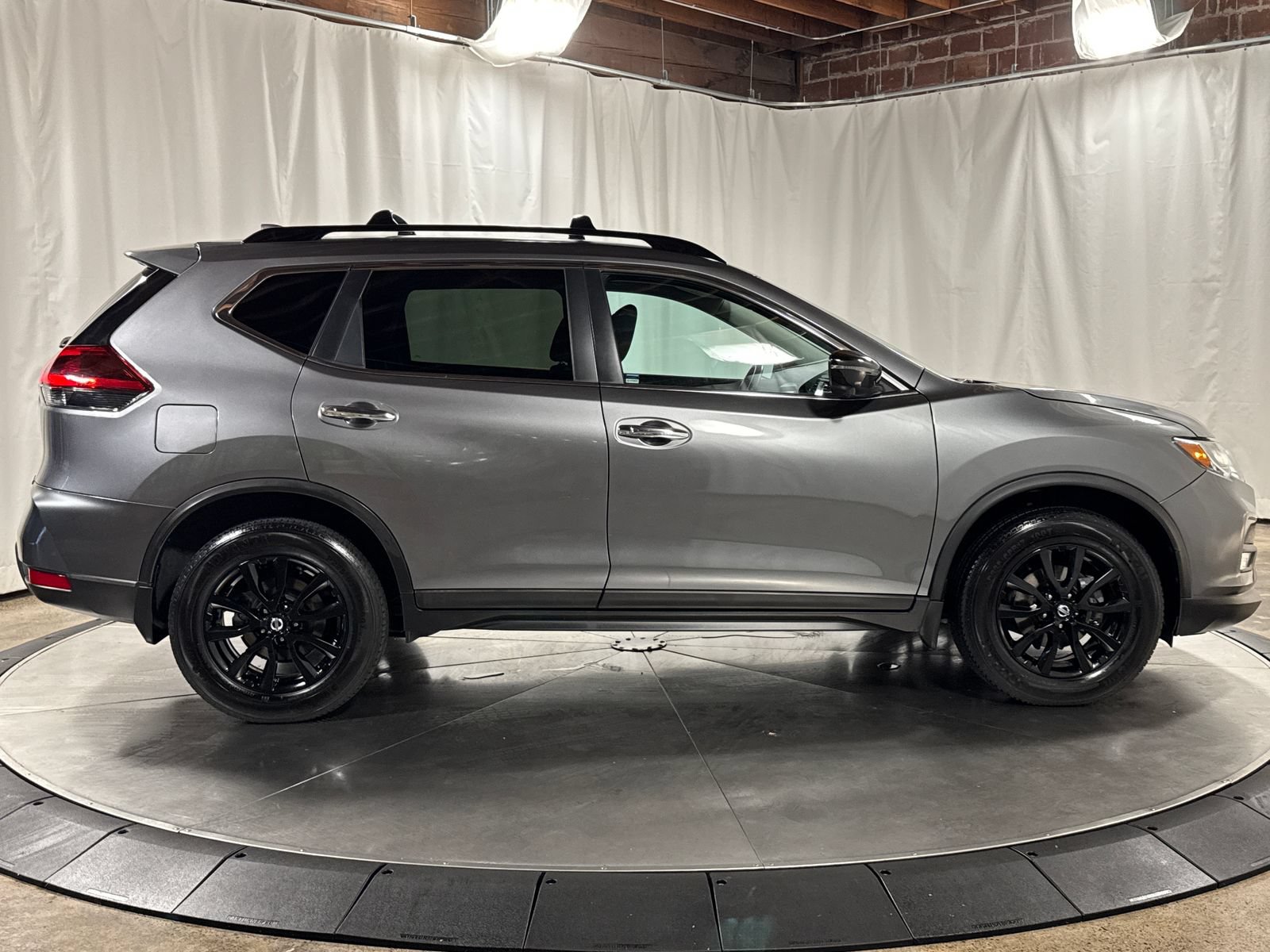 Used 2018 Nissan Rogue SV w/ Premium Package AWD/4WD image 6