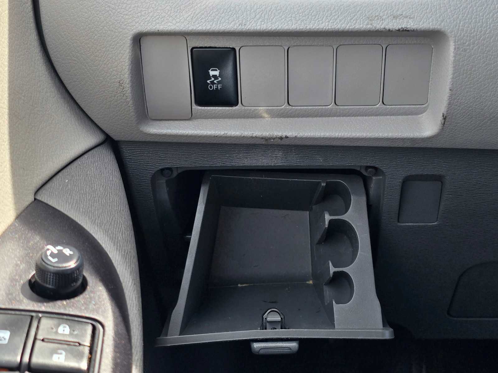 Used 2017 Toyota Sienna L FWD image 32