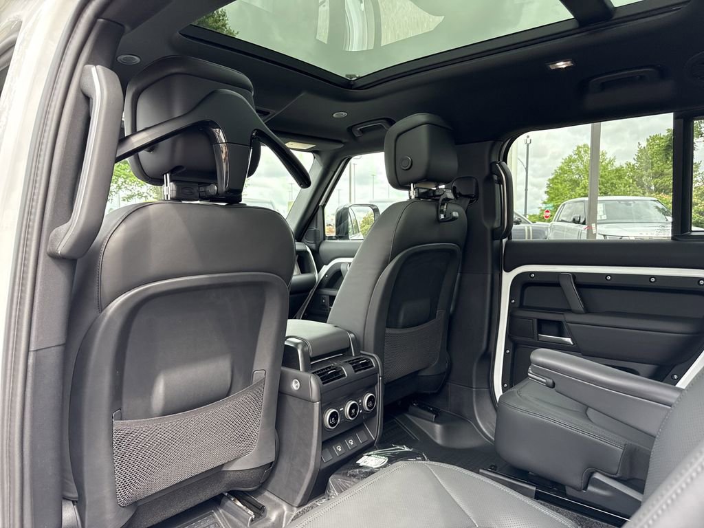 New 2025 Land Rover Defender 130 X-Dynamic SE image 12