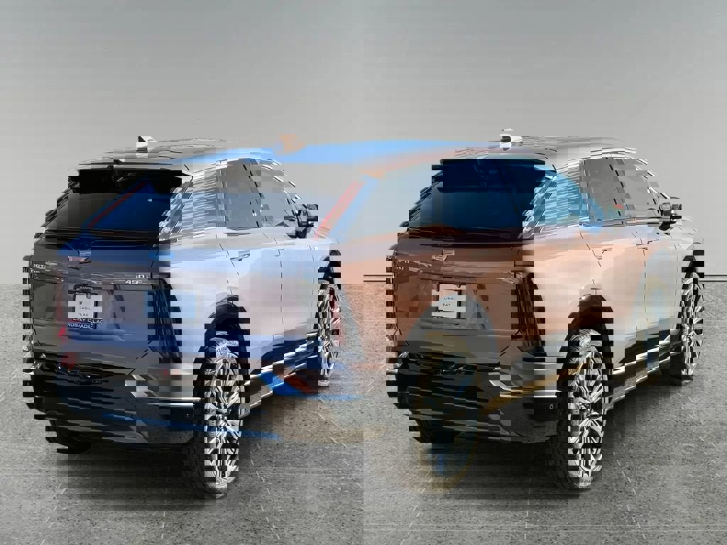 New 2026 Cadillac Optiq Luxury 2 image 9