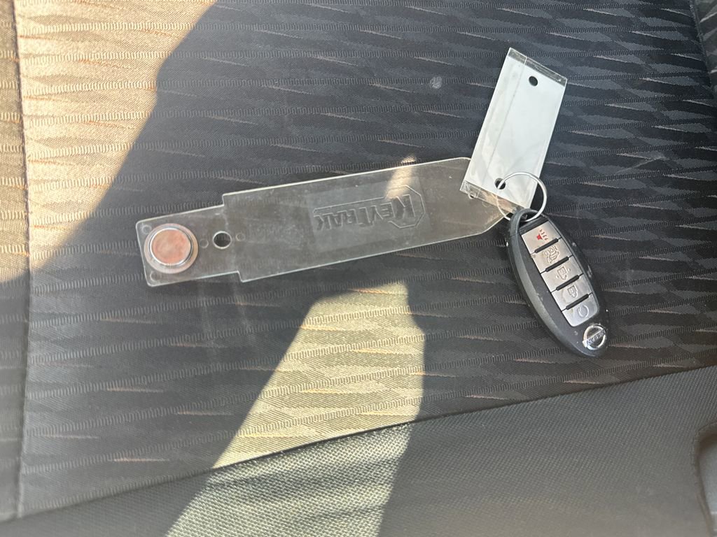 Used 2019 Nissan Rogue SV image 34