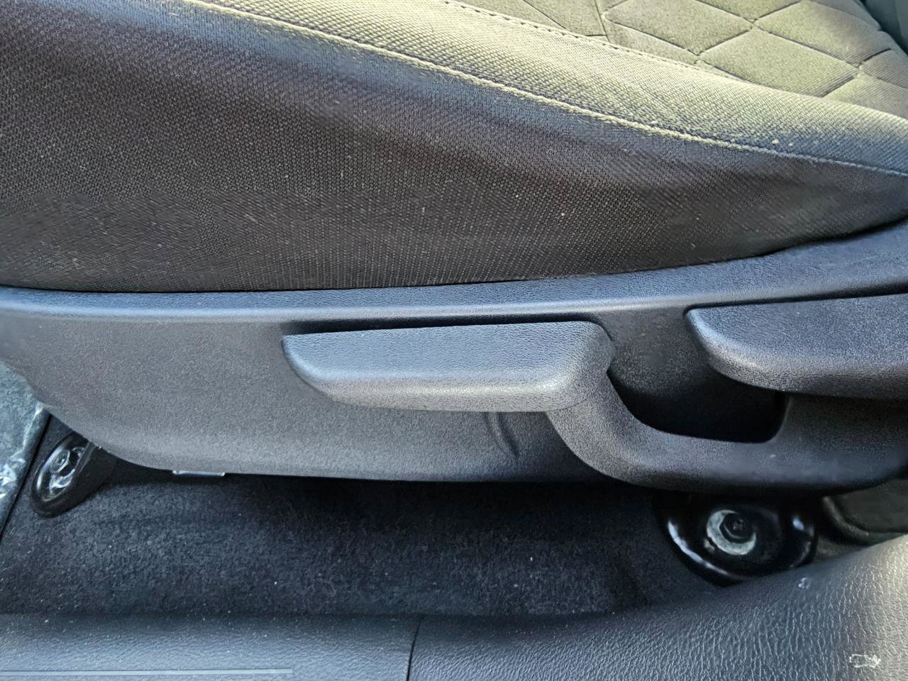 Used 2020 Nissan Kicks S image 29