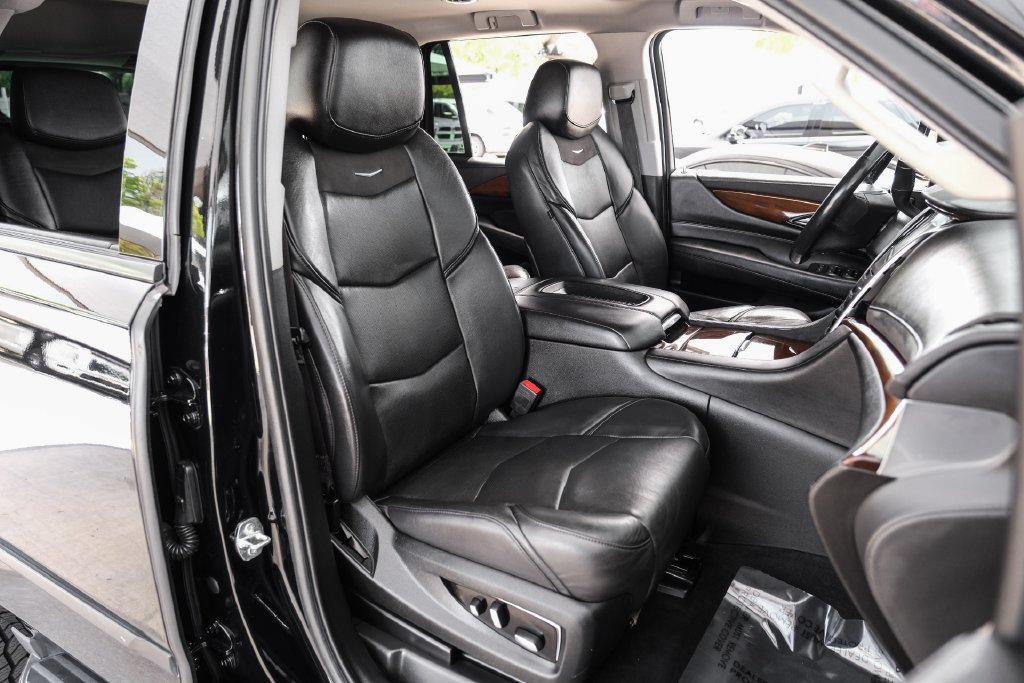 Used 2020 Cadillac Escalade 2WD image 36