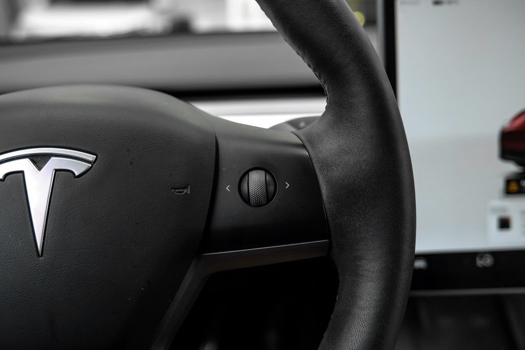 Used 2023 Tesla Model Y AWD image 18