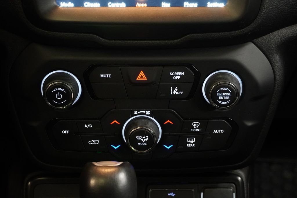 Used 2022 Jeep Renegade Limited w/ Sun, Sound & Wheels Group image 21