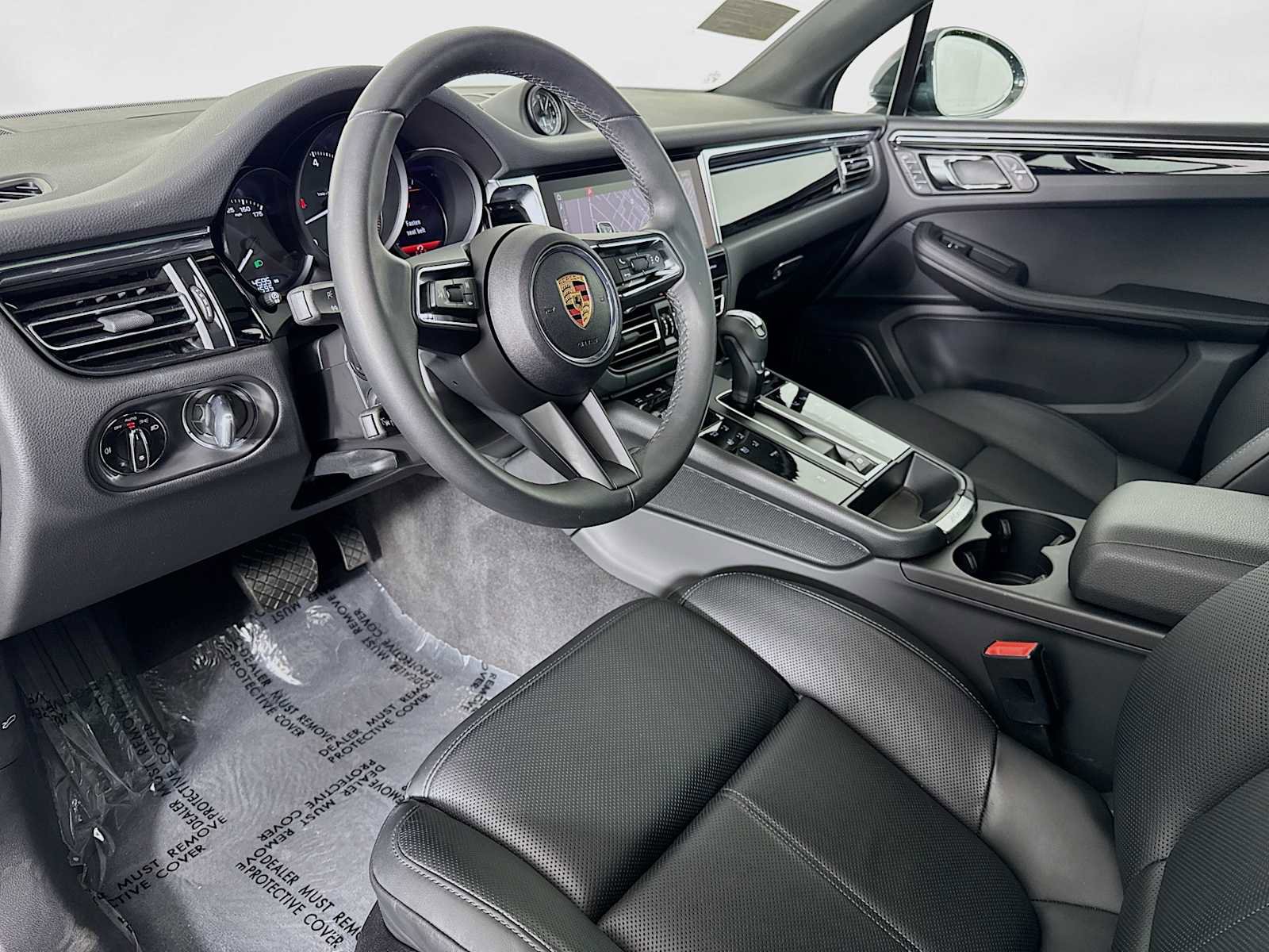Used 2025 Porsche Macan image 9