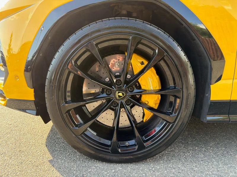 Used 2019 Lamborghini Urus AWD/4WD image 32