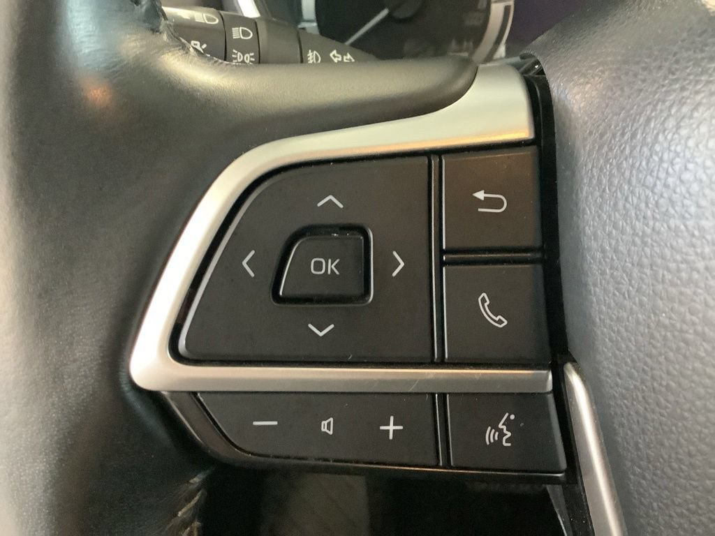 Used 2023 Toyota Highlander XLE AWD/4WD image 28