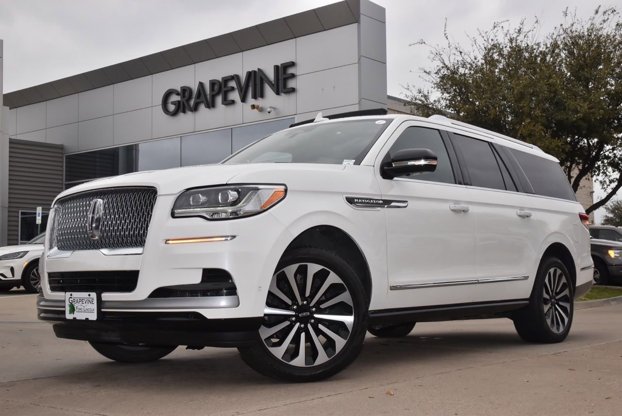 Used 2023 Lincoln Navigator L Reserve image 2