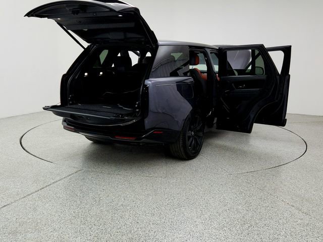 Certified 2025 Land Rover Range Rover SV image 11