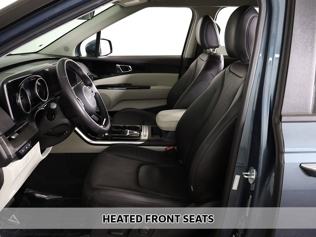 Used 2024 Kia Carnival EX FWD image 8