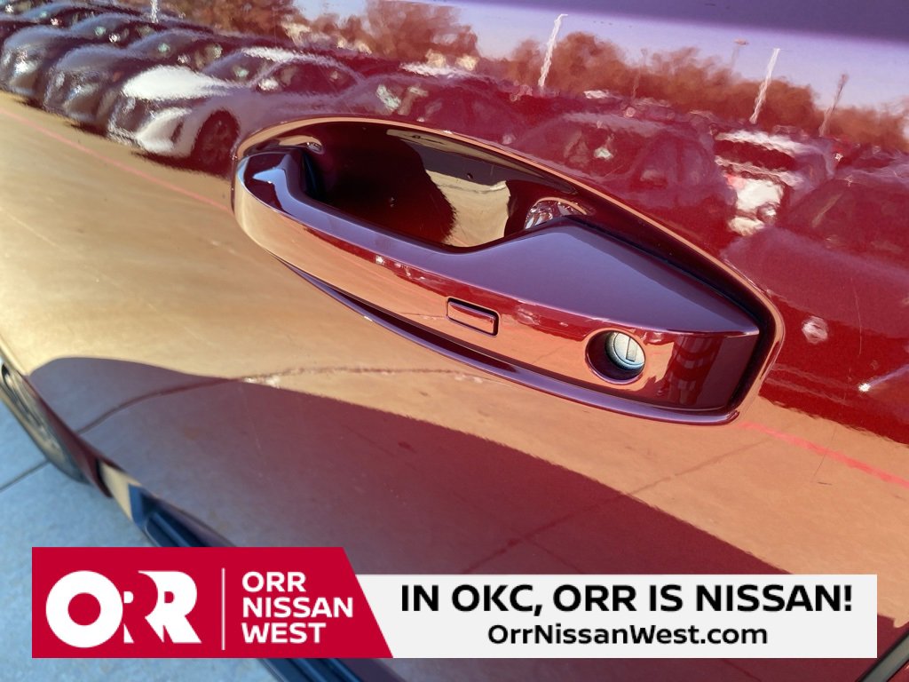 Used 2025 Nissan Armada SL image 11