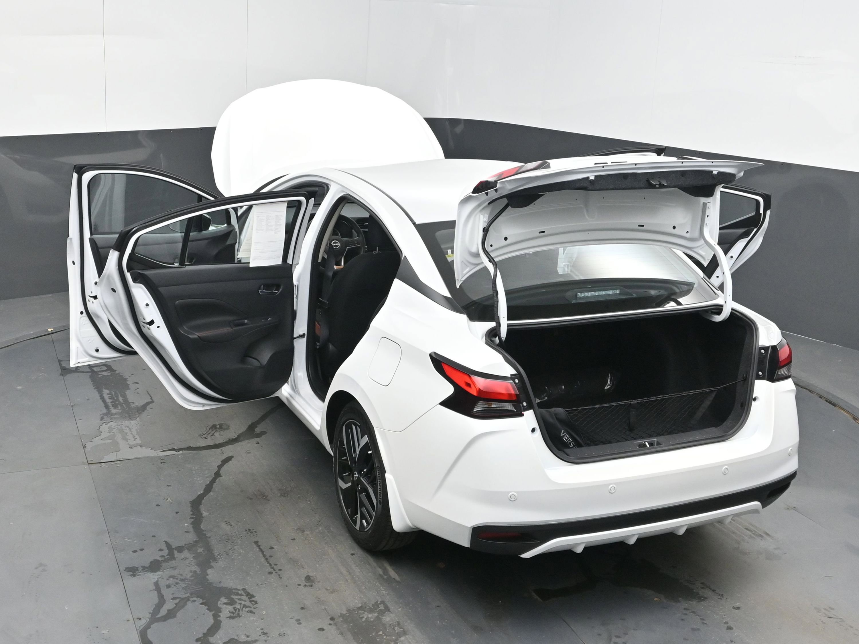 Certified 2025 Nissan Versa SR w/ Trunk Package image 44