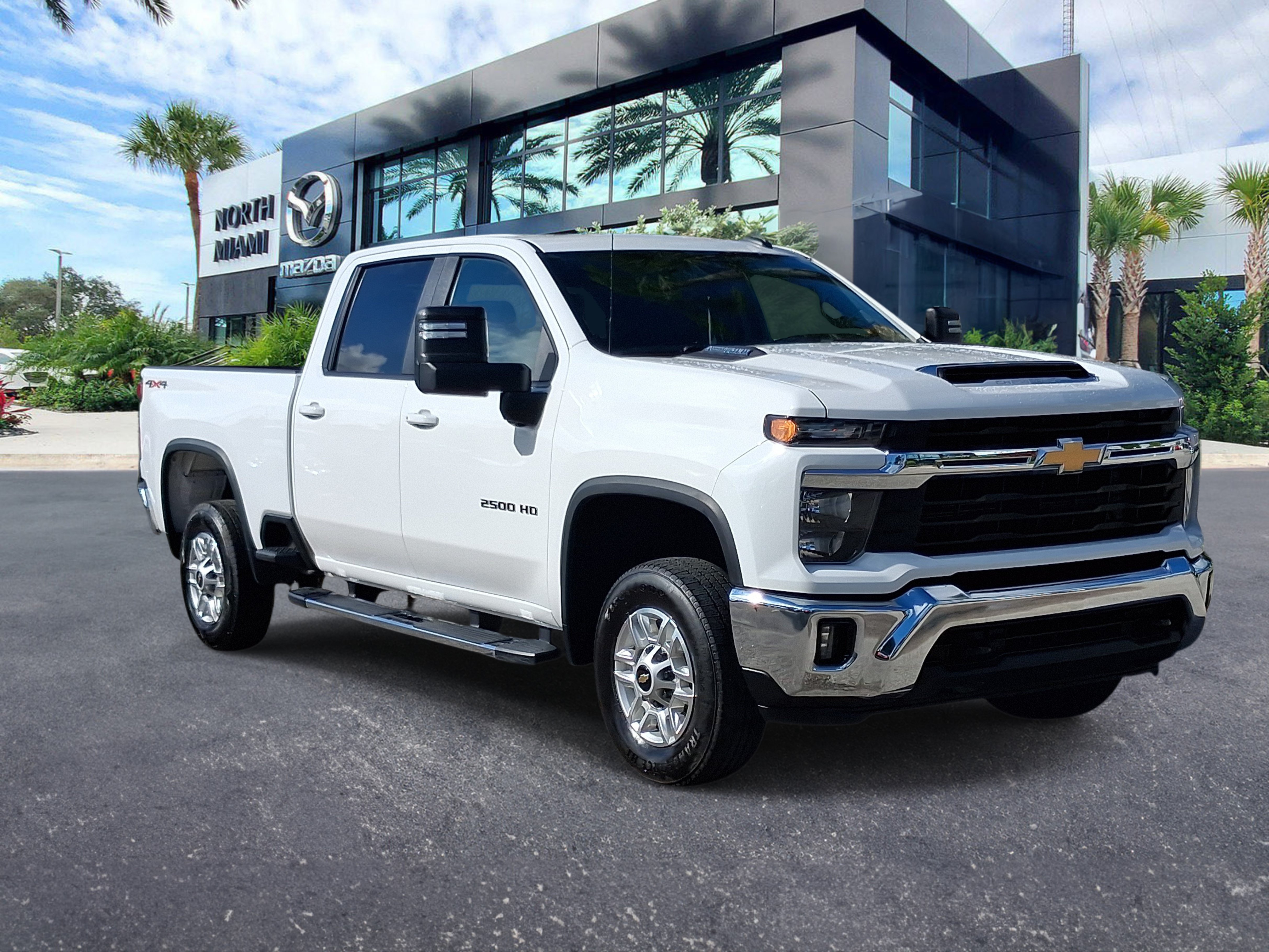 Used 2025 Chevrolet Silverado 2500 LT w/ Convenience Package AWD/4WD image 3