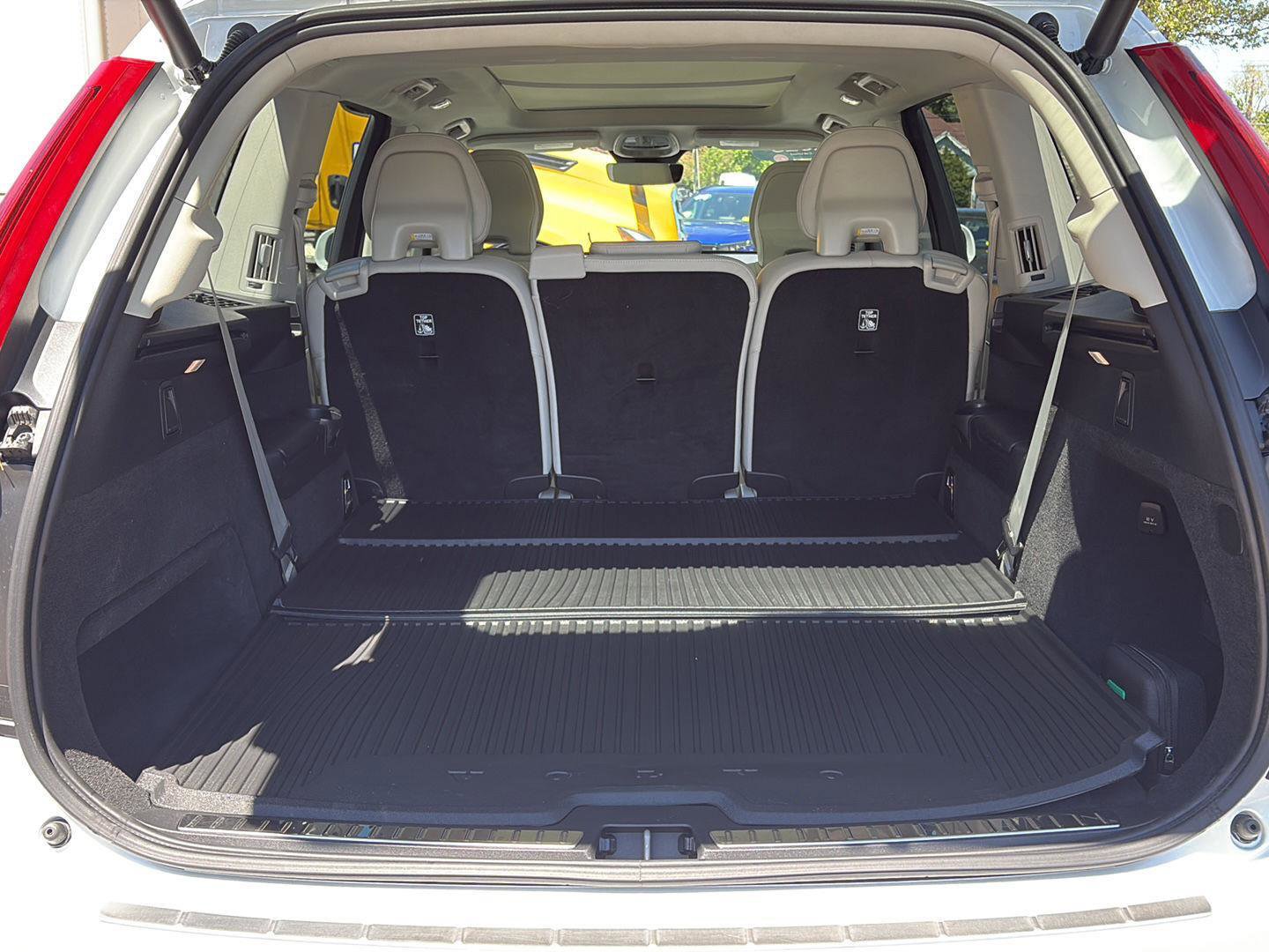 Used 2025 Volvo XC90 B5 Core w/ Climate Package AWD/4WD image 14